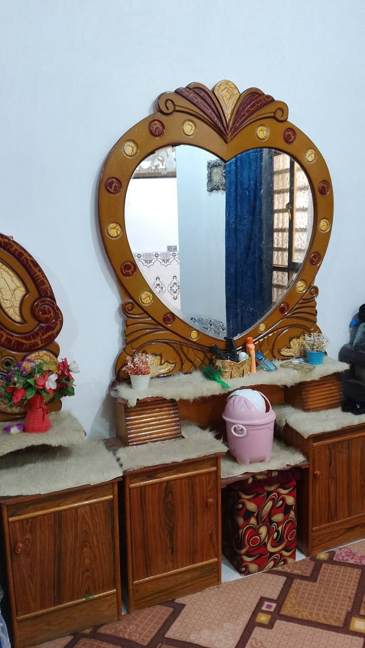 مكلف بالنشر 
غرفة نوم خشب صاج عراقي صبغ حراري اخت الجديده نضيفه جدا مكانها بالقاسم السعر خاص ومناسبه *********** تعال خاص او خابر وتدلل
