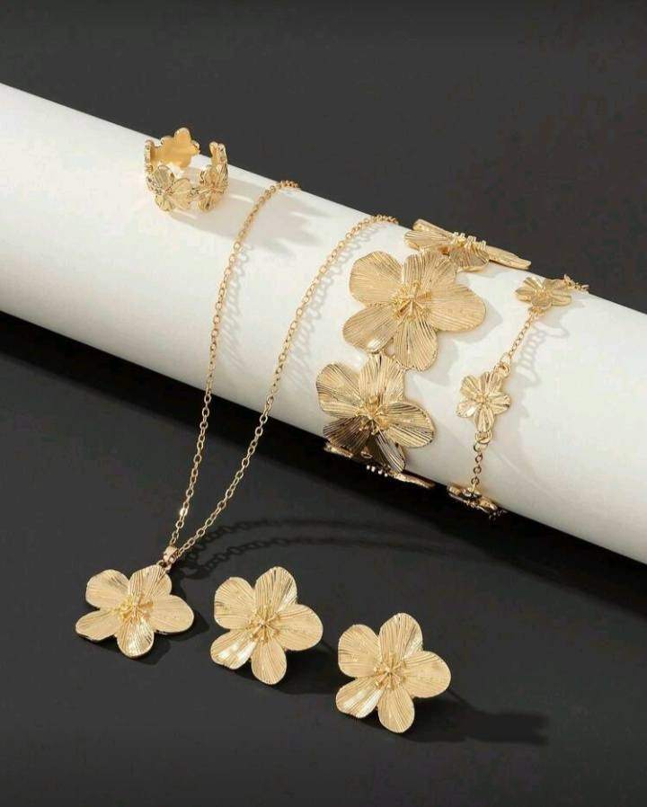 طقم مجوهرات الترند الزهرة ✨ من الفولاذ المقاوم للصدأ 🫰 
طلاء ثابت ✨ 
تتكون من سوارين وقلادة واقراط وخاتم 

سعر المجموعه كامله ب 10 الف فقط 🔥 

للحجز خااص يوجد توصيل 3 الف لكل المحافظات فقط 🔥🔥 
#instagram #اكسبلور_فولو  #fypppppppppppppppppppppppppppppppppppppppppppppppppppppppppppp
#instamood #explore


**إذا كنت صاحب هذا الإعلان وتريد حذفه لأي سبب، رجاءا أرسل رسالة إلى الدعم الفني**