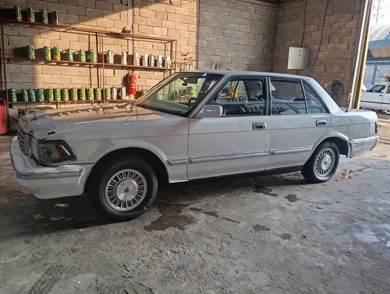 سيدان للبيع 
يسرا بلاد موديل 1990
مكينة vvt2500 مكفولة ياباني 
فيشة وحدة 
گير عادي 
حدادية جاهزة 
تخم تاير جديد 
رقم دولي بأسمي سنوية لنهاية 2030
كهربائيات شغالة 
مصبوغة عام السعر 48
وبيهة مجال 
الاستفسار الاتصال على الرقم 
***********
