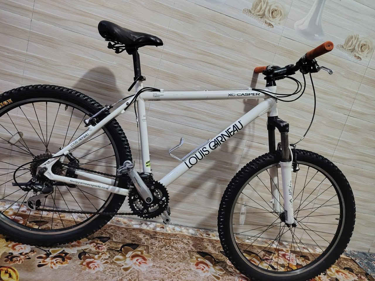 دراجه نوع جبلي لويس ياباني   LOUlS  GARNEAU 

معدن فول المنيوم 

سستم  شيمانو 

دشالي3 امامي 8 خلفي 

نظام الوياله كمبليون 

السعر 250 بي مجال  

((العنوان  بغداد  حبيبيه ))رقم الهاتف ***********
