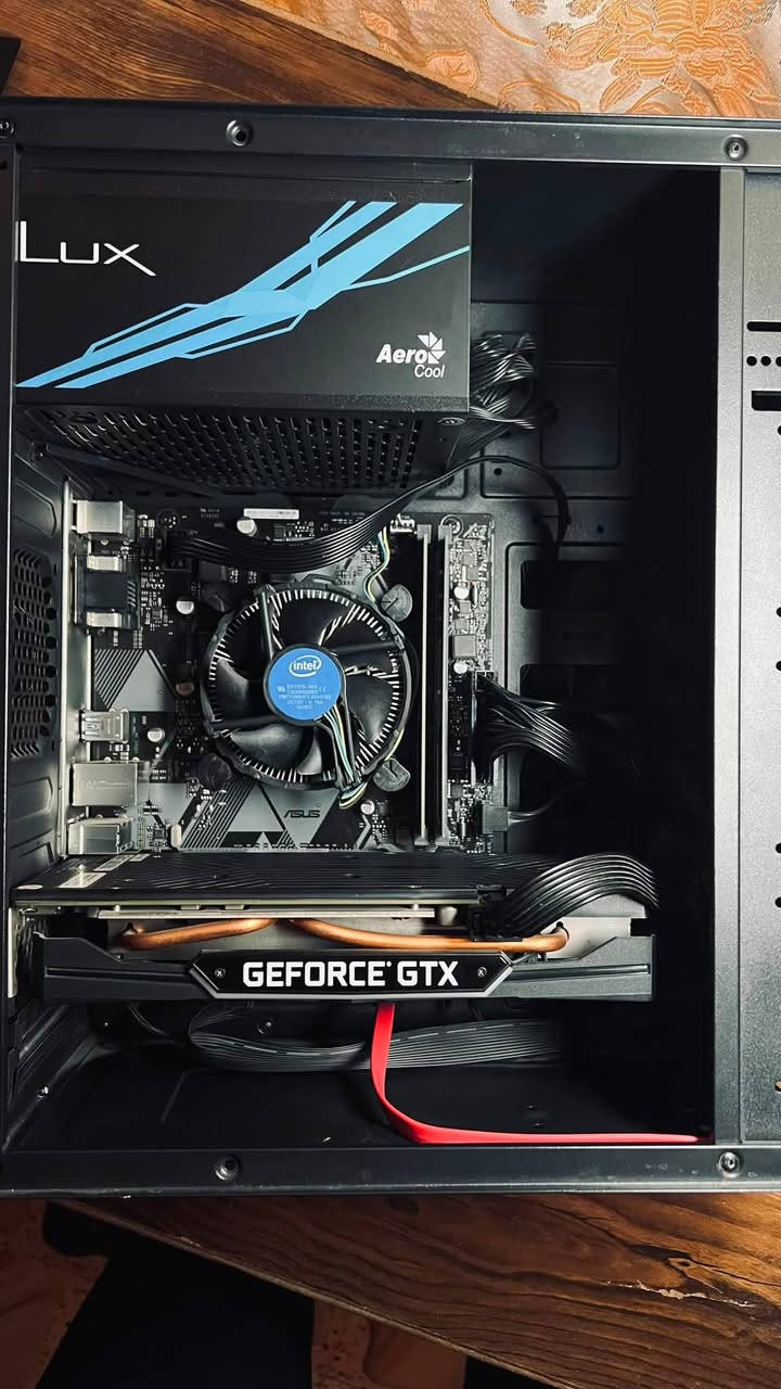مواصفات :
Intel Core i5-9400F :معالج
Nvidia GTX 1660 Super 6GB :كارت شاشة •
Crucial 16GB DDR4 2660 :رام •
Kingston SSD 240GB :تخزين
ASUS H310M-KB2 :لوحة •
AeroCool Lux 650W :jg°
تشغل العاب :
Fortnite - High settings•
Valorant - Max•
CS2 - Medium/High•
GTA V - Very High•
PUBG Steam - Medium/High•
Apex Legends - Medium/High•
Rocket League - Max•
Rainbow Six Siege - High/Very High•
Forza Horizon 4 & 5 - Medium/High•
Medium - (asäll) Call of Duty Warzone•
FIFA 22-23-24 - High•
للامانة تشغل الترا كل الالعاب المذكورة فوك ال100 فريم بس اذا تريد يوصل لل200 حطها نفس الاعدادات الفوق
الحاسبة مالتي :ممستخدمها لشيء مثل سوالف تعدين الخ ...سبب البيع اريد اطورها ان شاء الله
سعرها 550 بس بيها مجال والشراي يجي ونتفاهم بالسعر ان شاء الله 

للتواصل:***********
