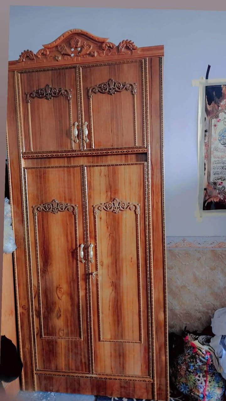 سلام عليكم غرفه خشاب صاج الاصلي غرفه كامله كنتور 5بيبان زاويه وجربايه وميز كامله كنتور 5ملم شراي يتصل ***********
