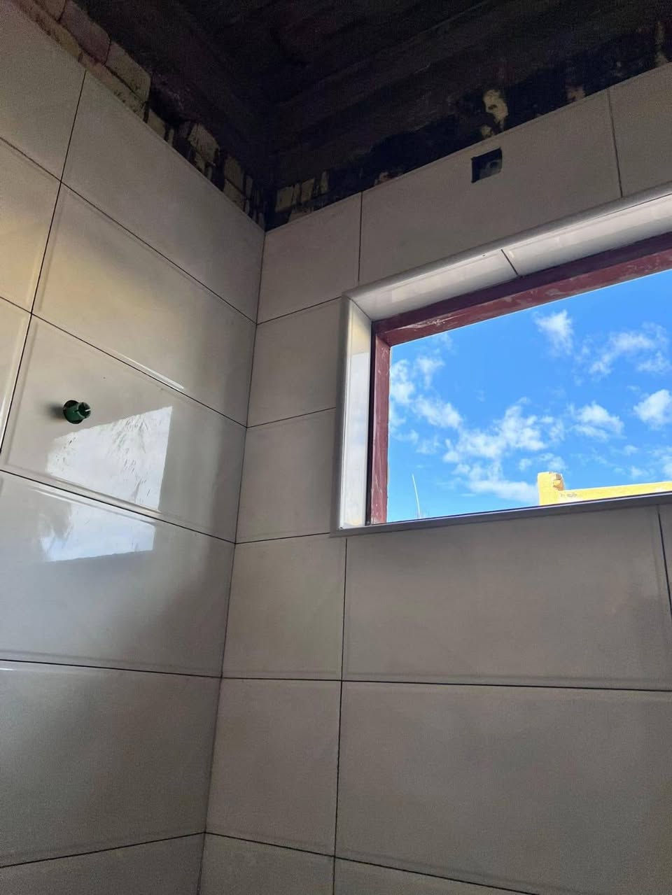 السلام عليكم خلفه سيراميك متفرغ مكان ديالى بهرز ***********
