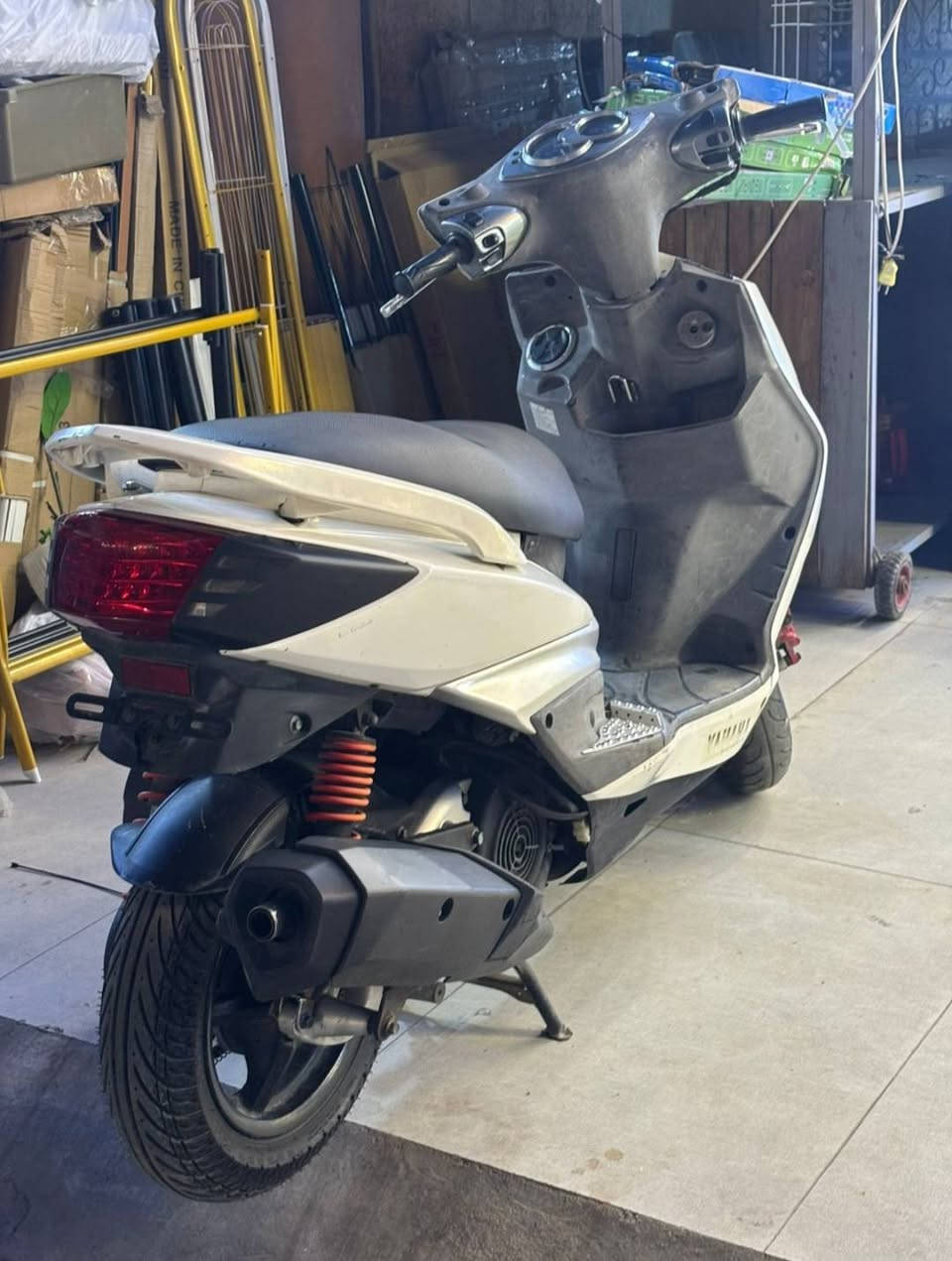 سكنس فحل كوري  رمبة رمبة نازله صارلها 3 اشهر مبدل دهن مره وحده ماشيه 10 الاف فقط وعلى ايدي 1500 فقط دراجه بلاديه صالصنه يدات كشن كفرات كله بلاد ماملعوب بيها المكينه لوووك جديده تشوف بعينك وتاخذ تفحص ، مكاني بغداد الدورة شارع 60 السعر مليون و 200  وبيها مجال ، ماناقصها اي شي نهائياً. بغداد, العراق


**إذا كنت صاحب هذا الإعلان وتريد حذفه لأي سبب، رجاءا أرسل رسالة إلى الدعم الفني**