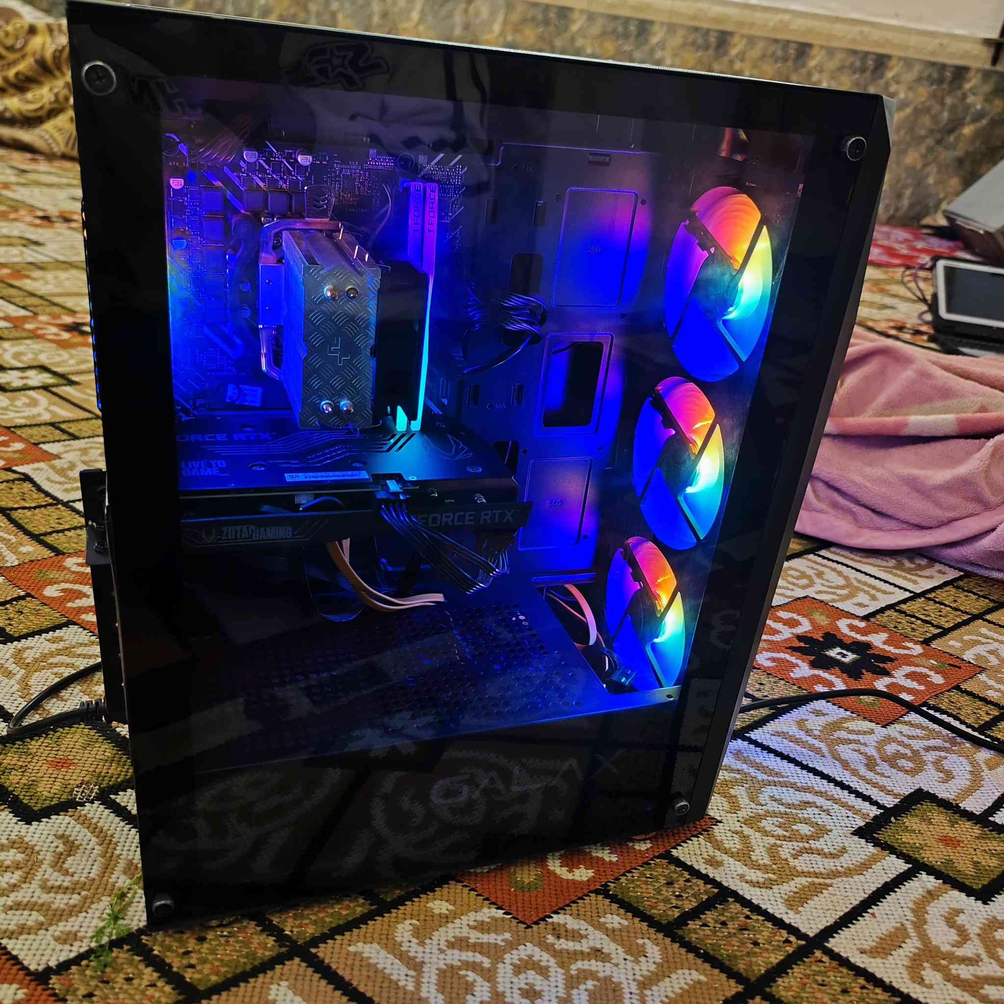 ​🖥️ تجميعة كيمنك (Full Setup) للبيع – نظيفة كللش وصيدة 🚀
السلام عليكم شباب.. عندي هاي التجميعة المتكاملة للبيع، الجهاز نظيف كللش وما مستخدم إلا شي قليل، والسبب أني طالب سادس وما عندي وقت ألعب وتاركها حرامات، فقررت أعرضها للبيع. الجهاز كامل مكمل، تاخذه وتلعب فوراً.
​📋 مواصفات الكيس (PC):
​المعالج: i5-12400F (الجيل 12).
​كرت الشاشة: RTX 3060 (12GB).
​الرام: 16GB DDR4.
​الخزن: SSD Samsung M.2 256GB (سريع جداً) + HDD 1TB.
​الباور سبلاي: 600 Watt.
​المذر بورد: ASUS H610M-K.
​📺 الشاشة والملحقات:
​الشاشة: ZP2414 دقة Full HD بنل IPS (ألوان حقيقية) وتردد 144Hz.
​يد التحكم (عدد 2): Xbox Controller أصلية + Xbox 360 Controller إضافية.
​المايك: مايكروفون احترافي صوته صافي جداً.
​السماعات: HyperX Cloud 2 (Wired) + HyperX Cloud Flight (Wireless).
​إضافات: تحويلة بلوتوث (Bluetooth USB) + كيبورد ميكانيكي Redragon + ماوس Razer + سبيكرات مكتبية.
​💰 السعر: 1200 مليون وميتين قفل 
📍 المكان: [ميسان مجر كبير ناحيه العدل ]
📞 للتواصل: [***********] أو راسلني خاص او واتساب .

ملاحظه ابيع تجميعه كاااااااااملة ما بيع قطع
