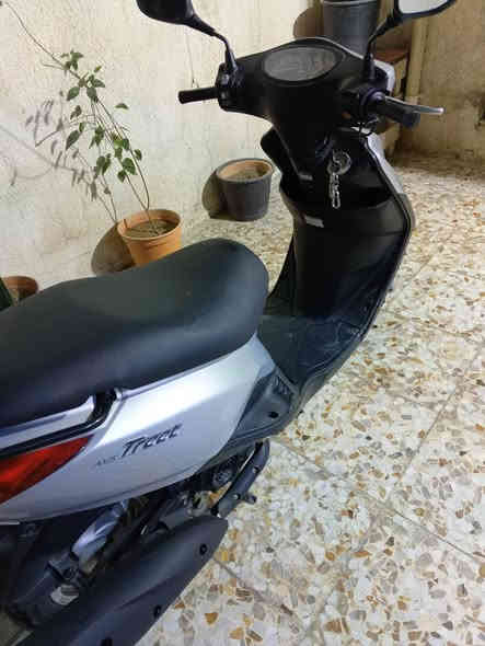 السلام عليكم دراجه الكزز ياباني خطين نوزل كفاله عامه بلاديه الصور تحكم وكدامكم  العداد شكد ماشيه السعر 1350 مكاني بغداد شرطه الرابعه للستفسار أتصل ***********
