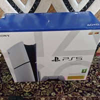 بلاي ستيشن ٥ • جويستك ٢ • ملحقات كاملة