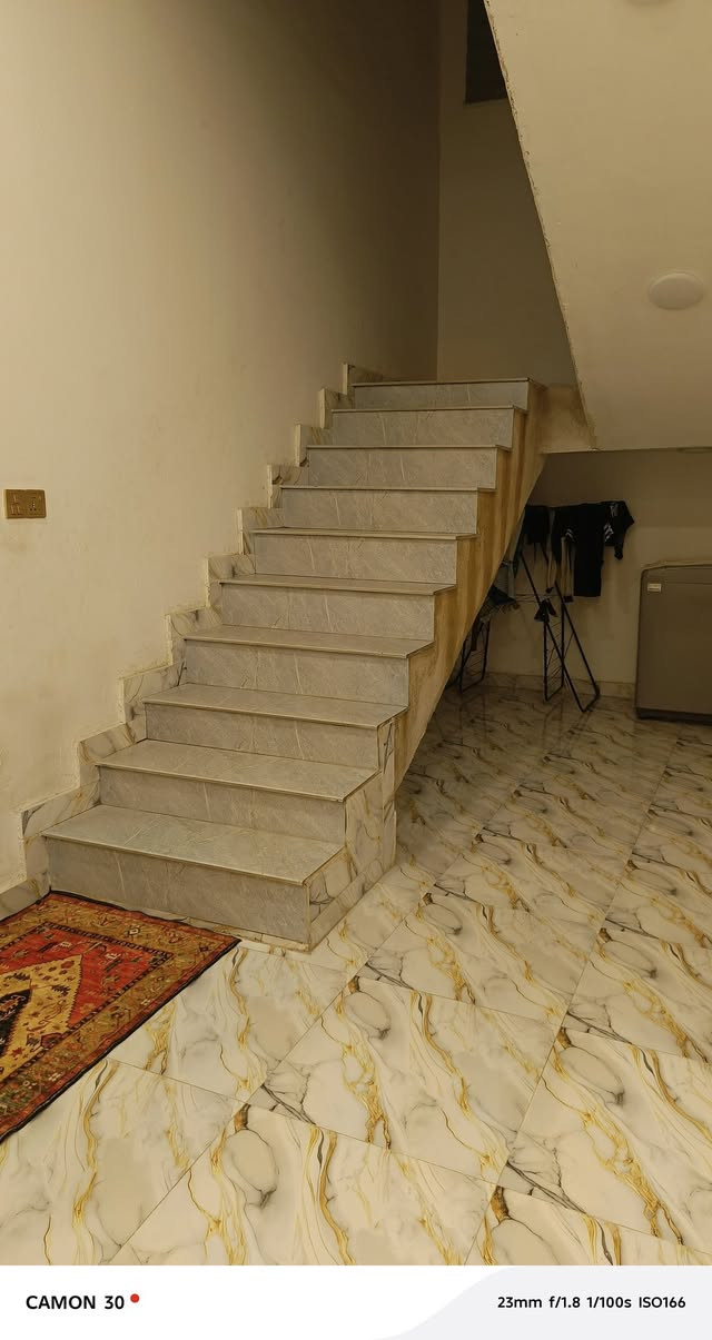 دار زراعي سند للبيع مساحته 135
مكانه اول ماتصعد سده الدفاس بلبدايه بناء جديد 
سعره 110وبي مجال للاستفسار اكثر***********
