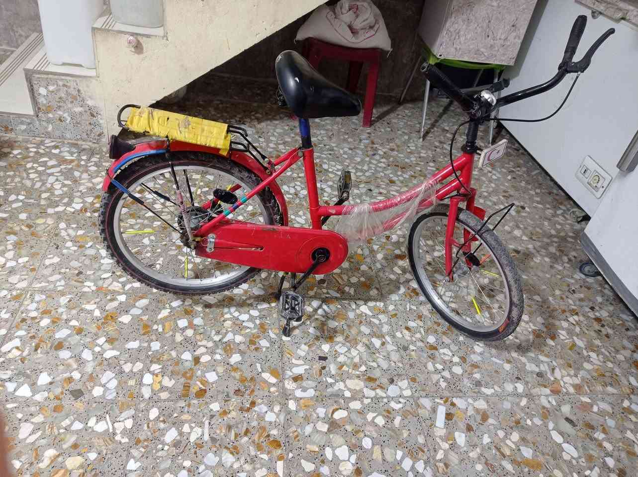 السلام وعليكم بس التاير الكدام يمكن بنجر لان من انفخه ثاني يوم يفش


**إذا كنت صاحب هذا الإعلان وتريد حذفه لأي سبب، رجاءا أرسل رسالة إلى الدعم الفني**