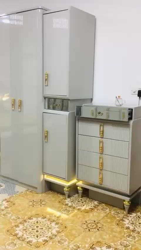 للبيع غرفة نوم الملكية الون رصاصي
السعر مليونين  وبيها مجال  واستعمال الغرفه سنه فقط
العنوان النعمانيه للستفسار ***********
