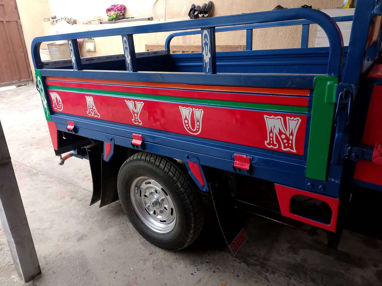 سلام عليكم ستوته للبيع موديل 18 اوراق مكان كوت شارع النفط ***********
