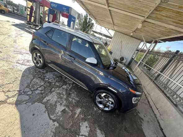 السلام عليكم عندي فينو موديل 2024 زيرووو ماشية الف السيارررة بعدها بريحة الشركة جاملغ مبدل فقط السيارة حساسات شاشة كبيرة كشنات تدفئة  تشغيل عن بعد .. السيارة بالفعل جديدة 
السعر 15000$
رقمي *********** بغداد
