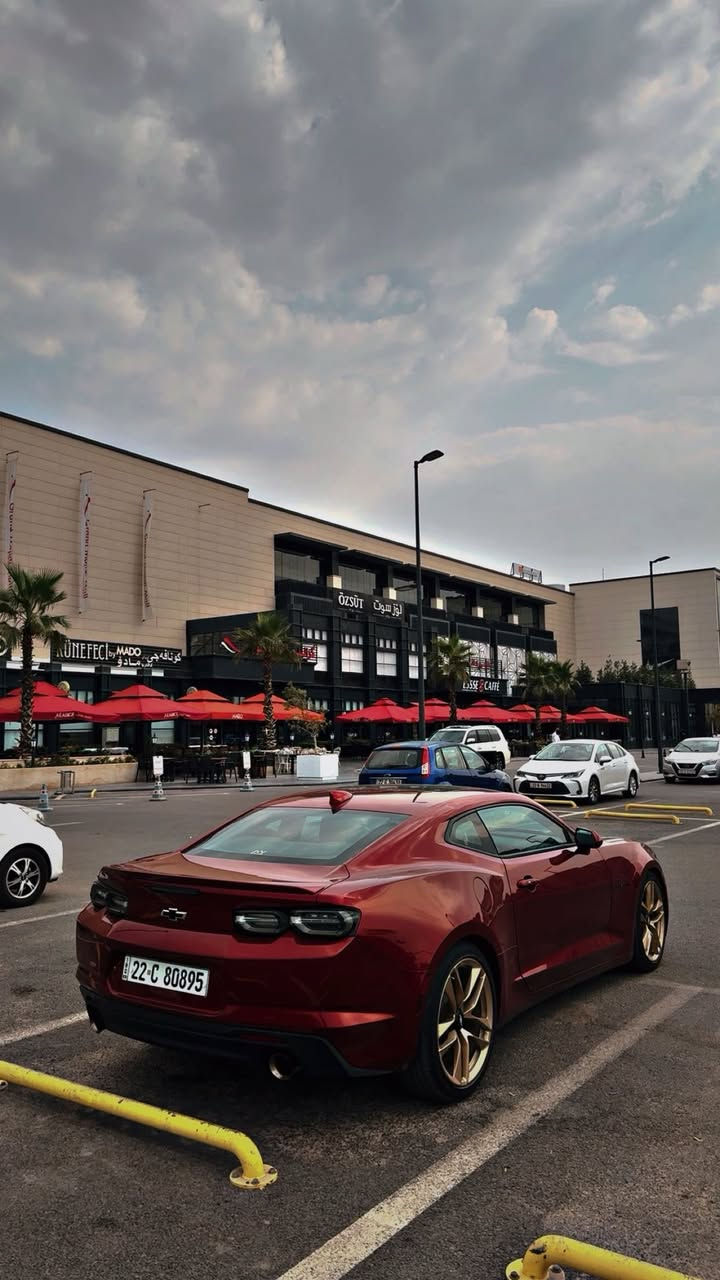 السلام عليكم ورحمة الله
للي يدور جمال + نظافة + قوة بين سيارات الـ V6، انته وصلت 😎

🚗 كمارو RS – 6 سلندر
🔹 موديل: 2021
🔹 اللون: أحمر دم الغزال (لون يخبل ومميز 🩸)
🔹 فتحة سقف + 3 مودات قيادة + كير 10 نمر 🚀
🔹 تشغيل بصمة + تشغيل عن بُعد 🔑
🔹 هاندبريك كهرباء – كاميرا دوّارة – كشنات كهرباء
🔹 شاشة CarPlay أصلية
🔹 إنارة داخلية تشتغل من التطبيق
🔹 ستيرن كاربون ملبس جلد تغليف شنايزر
🔹 باك لايتات سموك أصلية من أمريكا
🔹 برمجة قوة وسيفتي يم سيف تيتو

📍 المسافة: 30 ألف ميل فقط
📍 الرقم: أربيل باسمي وتحويل مباشر
⚙️ المحرك والكير بكفالة
💥 حادث خفيف: جاملغ خلفي + باب.    إيرباك بردة

💰 السعر: 197
(وبيه مجال بسيط بس للمشتري الجاد)

📍 الموقع: بغداد – شارع فلسطين
📞 ***********
