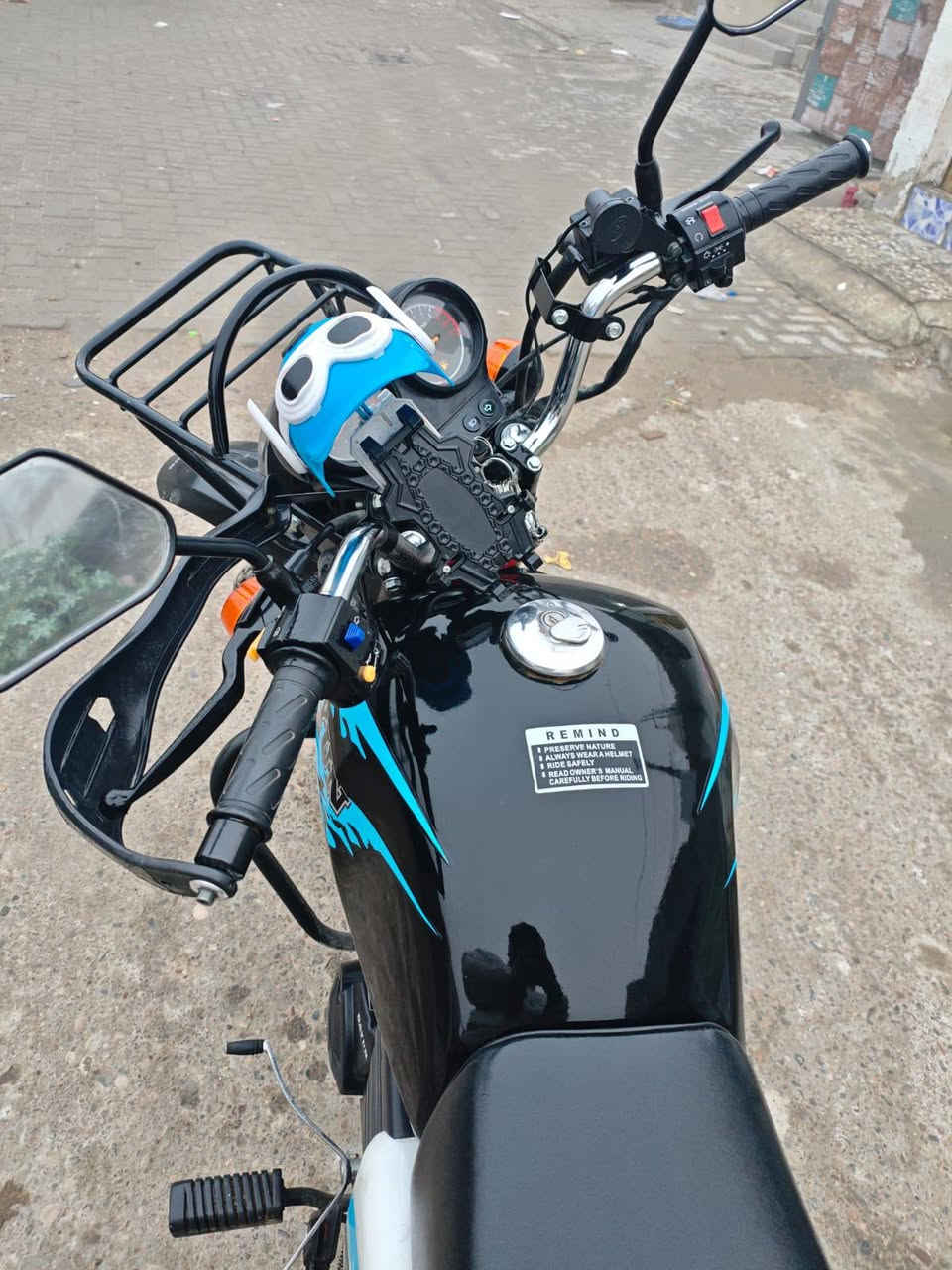 سلام عليكم دايون 24 زيروو ولله
ما مفتوح المحرك ابد كفاله من شاصي للشاصي 
الاوراق 
ملفيز اوراق معرض موجودات 
سعر 1550 وبي مجال حك جيه
***********
