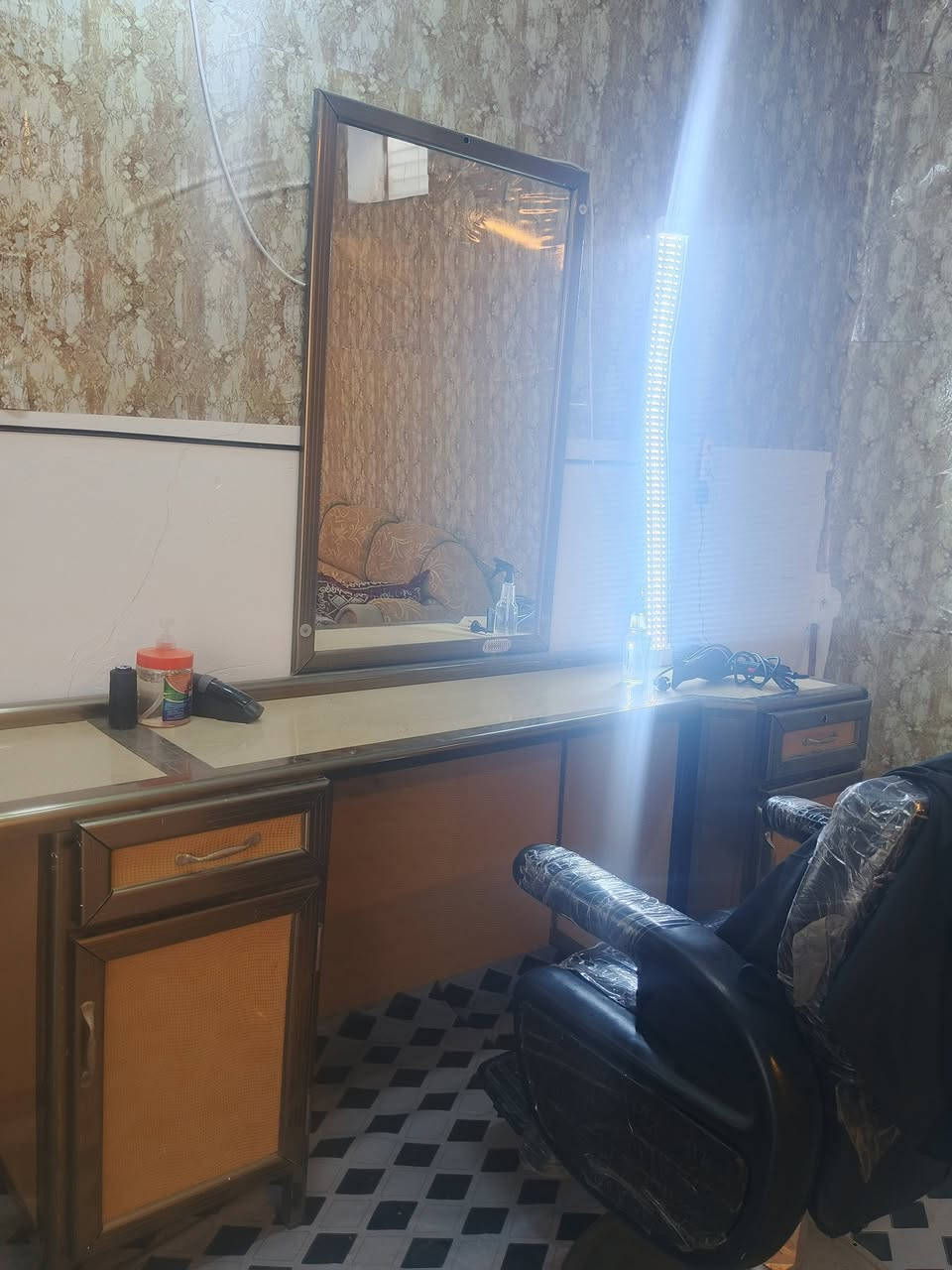 السلام عليكم
شباب ادوات حلاقه للبيع كرسي وميز ومرايات عدد ثنين 
العنوان جزيره الرمادي البعلي الجاسم


**إذا كنت صاحب هذا الإعلان وتريد حذفه لأي سبب، رجاءا أرسل رسالة إلى الدعم الفني**