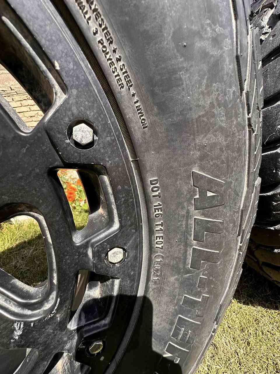 عندي دبل امامي تك فورد f150
2015-2019 اشتريت زوج بس جنت محتاج تك مال كصة اصلي

*******
عندي تخم ويل ٢٠ ماركة 
HUSSLA TAKE OVER 
MATTE BLACK
بي تخم تاير زوج نظيف ٧٥٪؜ وزوج نص عمر نقشة BF نقشة وسط مابي وحيف انتاج الاسبوع العاشر ٢٠٢١
35/12.5 R20

كلشي موضح بلصور
تكدرون تبحثون عن الويل وسعرة والماركة مالته 
اجه ويه السيارة من امريكا

اي استفسار تتدللون ❤️💙❤️💙❤️

سعر الدبل كامل مع اللوي والقاعدة وكلشي مقفول 
50 الف متوفر توصيل واذا تحب اتفق ويه المندوب يم الحداد وخلي يفحصة الك

********

سعر الويل تخم 1.000.000 
مليون دينار


**إذا كنت صاحب هذا الإعلان وتريد حذفه لأي سبب، رجاءا أرسل رسالة إلى الدعم الفني**