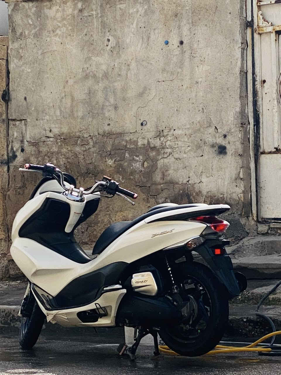 سلام عليكم دراجه للبيع جيل الأول  سعر خاص***********
