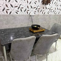 ميز طعام • ٤ كراسي • العرضات