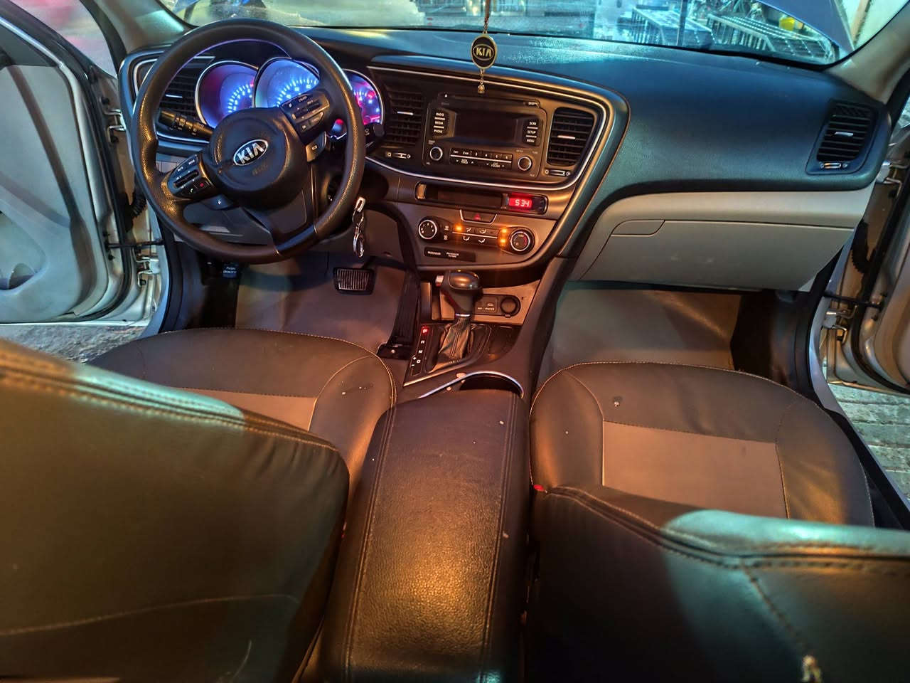 السلام عليكم اوبتما 2015 وارد امريكا GDI محرك كير سياره جديده مال بيت ماشيه 80 مايل 
بيهه جاملع امامي مبدل جهه السائق والباب مبدل افضل من الصبغ والمعجون مكفول الشواصي ولغد رايدهه 118 // ***********
***********
