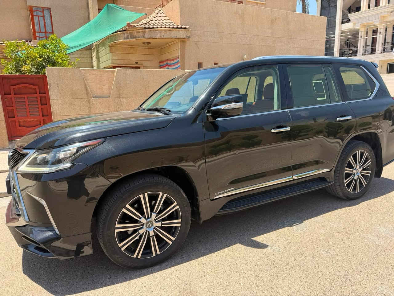 سلام عليكم لكزز موديل 2019 رقم بغداد باسمي اللون اسود محرك 8 سلندر 5700 بريم اصل بيه شويه صبغ بداير  جاملغ اثر شخط وصوره موضحه باقي مكفول سياره جديده فول مواصفات للخير تخم تاير جديد بصمات عدد 2 غراض كامله مكاني بغداد 
السعر 63

***********
