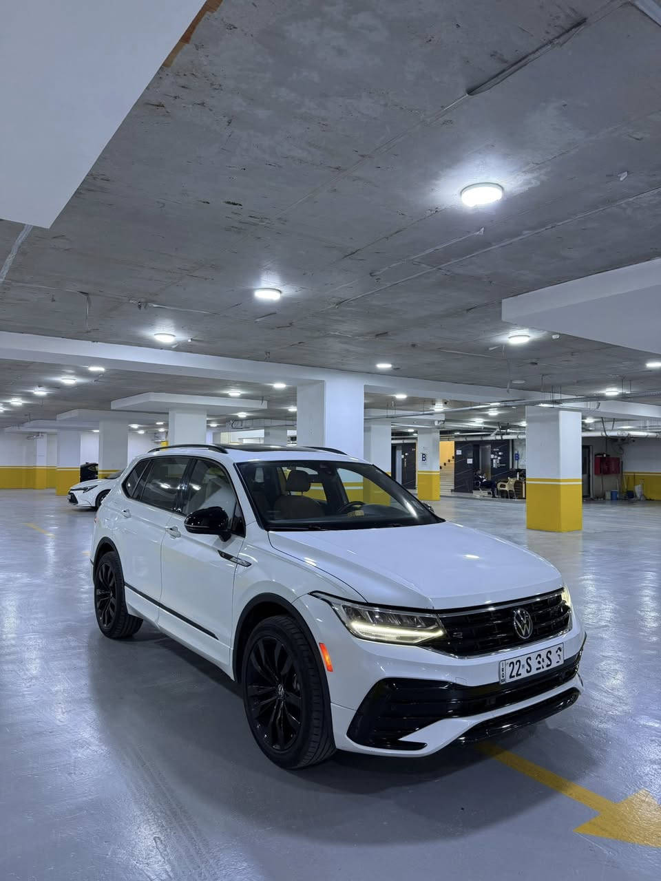 ﷽
فولكس واگن تيگوان R-Line SE للبيع 
VW TIGUAN R-LINE SE 
السيارة فول مواصفات وارد امريكي لون ابيض داخل جملي 
جديدة ونظيفة جداً السيارة جبتها ماشية 3000 مايل فقط وهسة ماشية 11000 مايل 

السيارة كصيتها وصلحتها ودخلتها على ايدي 
حادثها كلش تافه وبسيط اشتغلتها كلها بدبي والصبغ من الوكالة 
السيارة ما ناقصها برغي 
السعر 225$ وبيها مجال ان شاء الله 
المكان بغداد رقمها شمالي اربيل 
للتواصل 
***********
