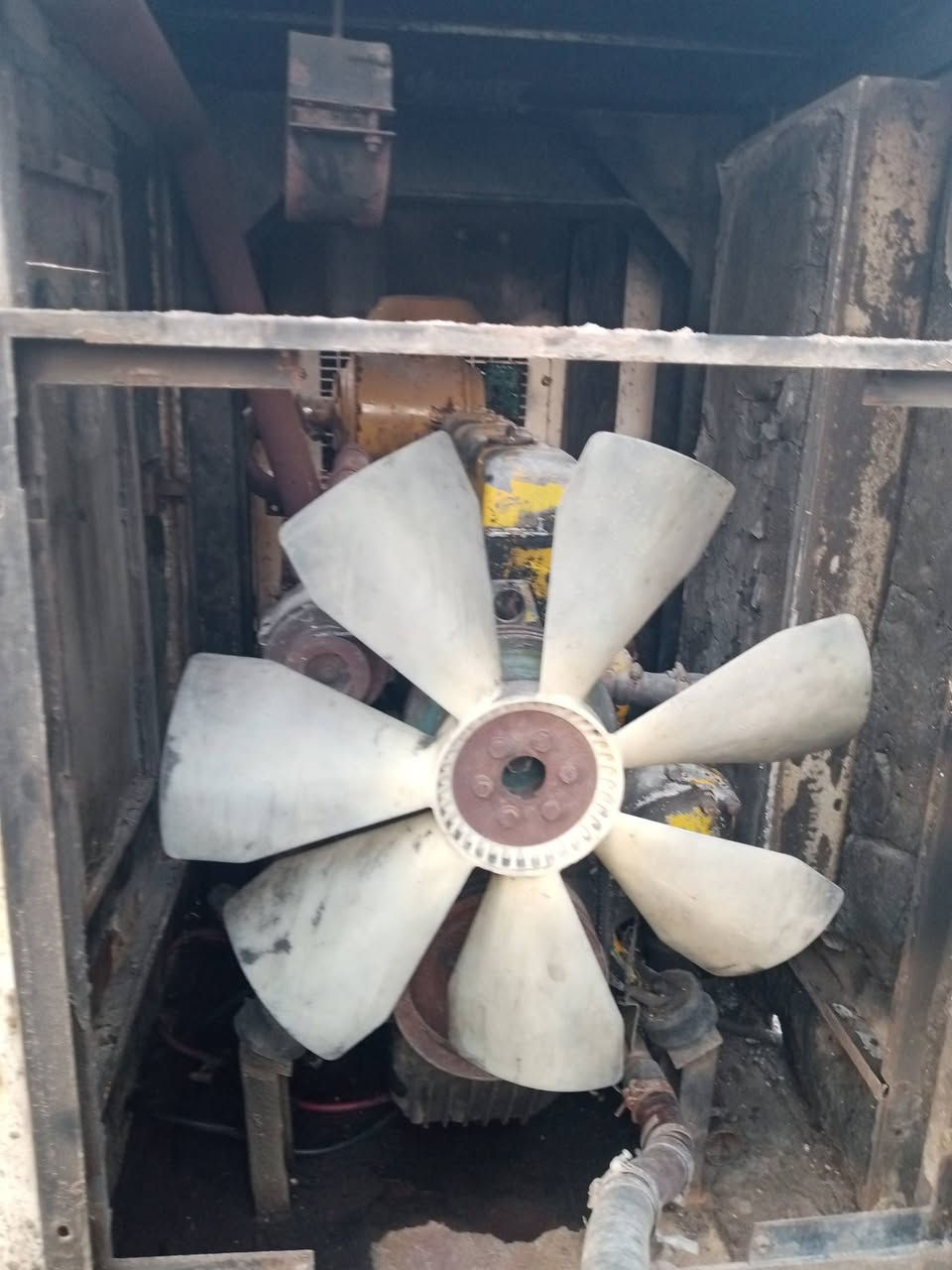 مولد كاتم شغال بس نقص راديتر سكانيه توليد 200 موبايل  ***********
