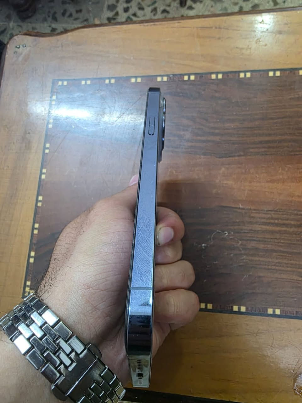 السلام عليكم
ايفون 13 pro max ذاكره 256   مبدل بطاريه نوعيه ممتازه جداً 
الضهر مكسور فقط 
غراضه كامله باكيت مالته والكيبل الاصلي 
سعره  500 الف. مكاني بغداد العامريه 
للتواصل ***********
