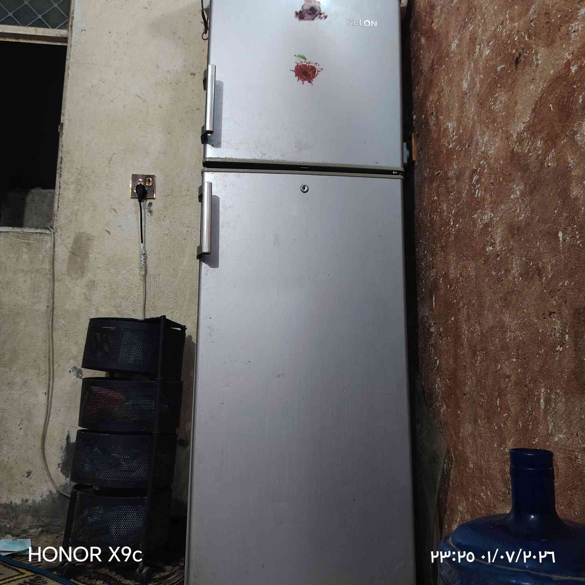 ثلاجه للبيع نضيفه شوف العين السعر ٩٠ الف مكاني بابل شارع ٦٠ قرب كراج الموحد الشراي يتصل ***********
