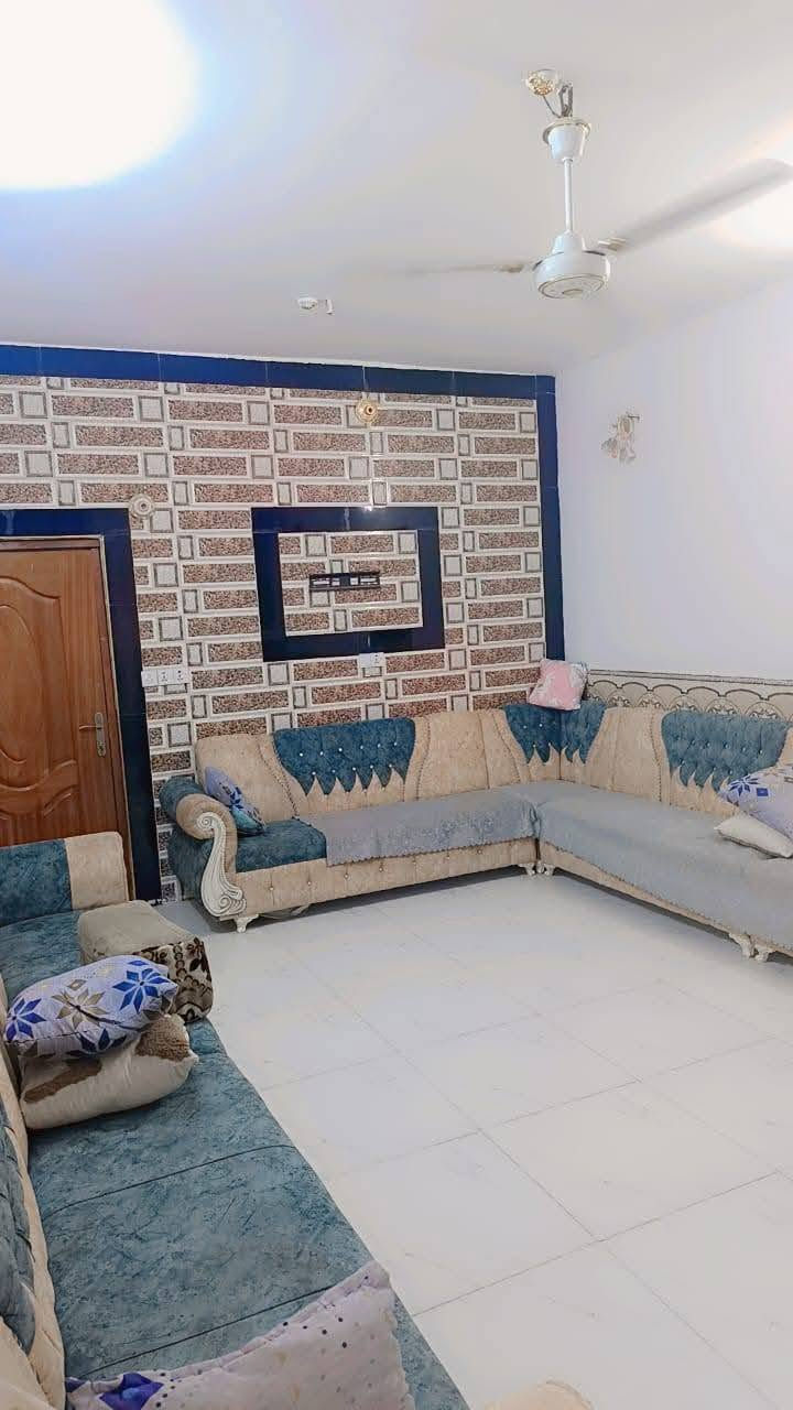 السلام عليكم بيت للبيع حي خضير طابو زراعي عقد ٢٥ مساحه ٢٥٠ متر بناء حديث كامل عل آخر حبايه السعر مناسب ٥٣ بي مجال الاستفسار اتصال *********** مراجعه مكتب النوارس شارع مستشفى *********** الشراي يتصل رجان ويدلل
