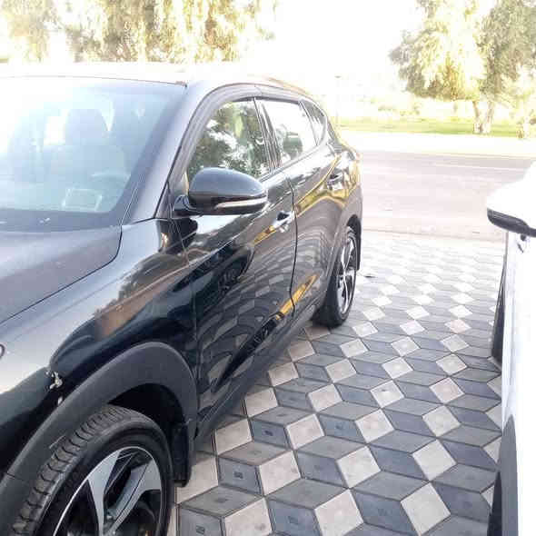 السلام عليكم عندي سياره توسان موديل 2016الوان اسود ماشيه 89ميل مكاني بغداد شارع حيفا السعر 120ورقه وبيها مجال رقم التليفون *********** مكينه 1600توربو بغداد
