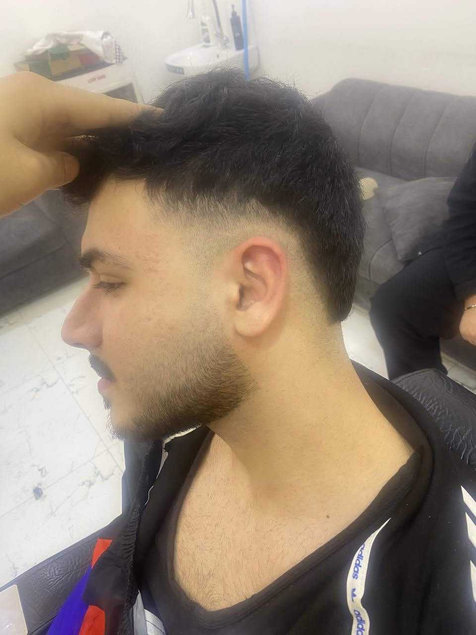 حلاقة أمير ابو فاطمة💈✂️
حلاقة شعر ولحية + تنظيف بشرة + خيط او شمع + شسوار    

متوفر كلشي يحتاجه الزبون عنوان داخل فرع فلافل لبنان مجاور مكتب محمد للعقار متوفر ب اي وقت فقط اتصل على الرقم ***********
