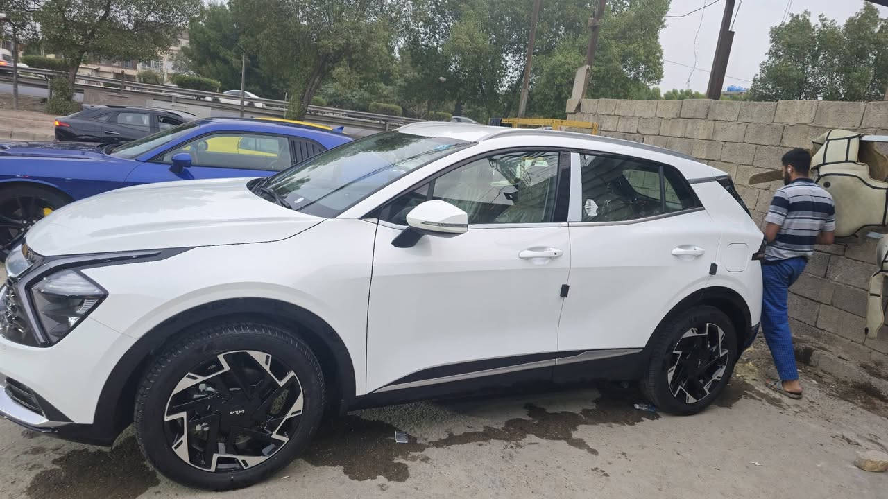 السلام عليكم للبيع 
كيا سبورتج موديل 2025فول مواصفات قمارة حديد
سياره خاضعة لضمان الشركة نم 
مكفوله كفاله عامه من الدعاميه للدعاميه  كفاله 🔥

ماشية2500 كم قابل للزيادة فقط السيارة جديدة 

فول مواصفات قمارة حديد
خليجي✅ موديل 2025✅
كشنات تدفئة
ستيرن تدفىة
سعة المحرك 2.0L
مرتبط بناقل حركة أوت إف و 6 نمر
حساسات أمامي
حساسات خلفية
لايت زينون + LED
كشافات 
بك لايت LED
حجم الاطار 235/50R19
ويل كب 
4 دسك
اريل نفكيتر 
مفتاح التشغيل بصمة
تشغيل عن بعد 
فتح الصندوق كهرباء 
دشبول شاشة 
شاشة Apple Car play
كاميرا دوارة 
حركة المقاعد الأمامية كهرباء 
مثبت السرعة Cruise
المودات والأوامر الصوتية
أوضاع القيادة  Drive Mode
فحص أنظمة السيارة 
حساسات ضغط اطارات 
مقود جلد حياكة 
شفتات مقود
قطعتين تبريد
هاند بريك كهرباء 
نظام النقطة العمياء
ا ABS 
ا Auto Hold   أوتو هولد
ا ISOFIX   مثبت مقعد الطفل
نظام مانع الانزلاق
نظام نزول المنحدرات 
اشارة في المرايا الجانبية
مخرج منفذ الطاقة
ا  Bluetooth 
شاحن هاتف Wireless 
تطعيم الدواخل ألمنيوم 
مكاني بغداد
السعر ٢٤٨
***********
