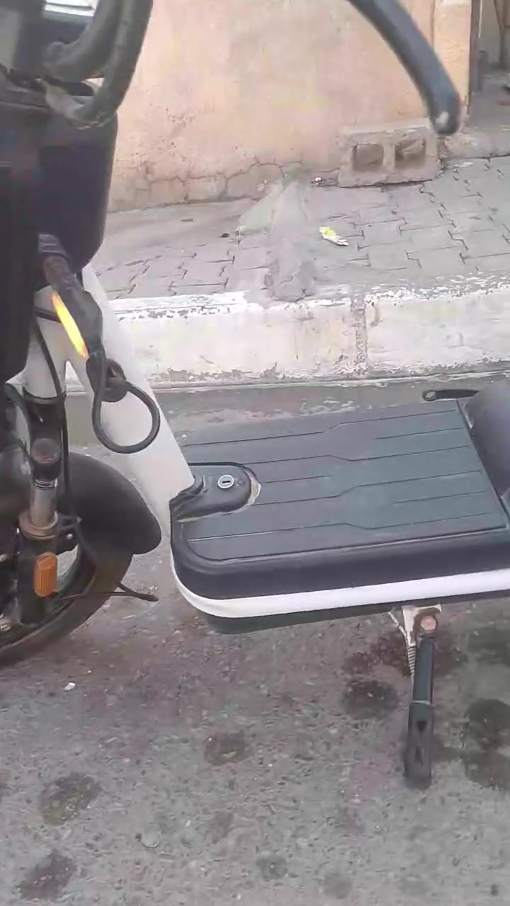 بايسكل شحن للبيع نضيف جدا بطاريات جيدة السعر 125بعقوبه التحرير الاتصال ***********
