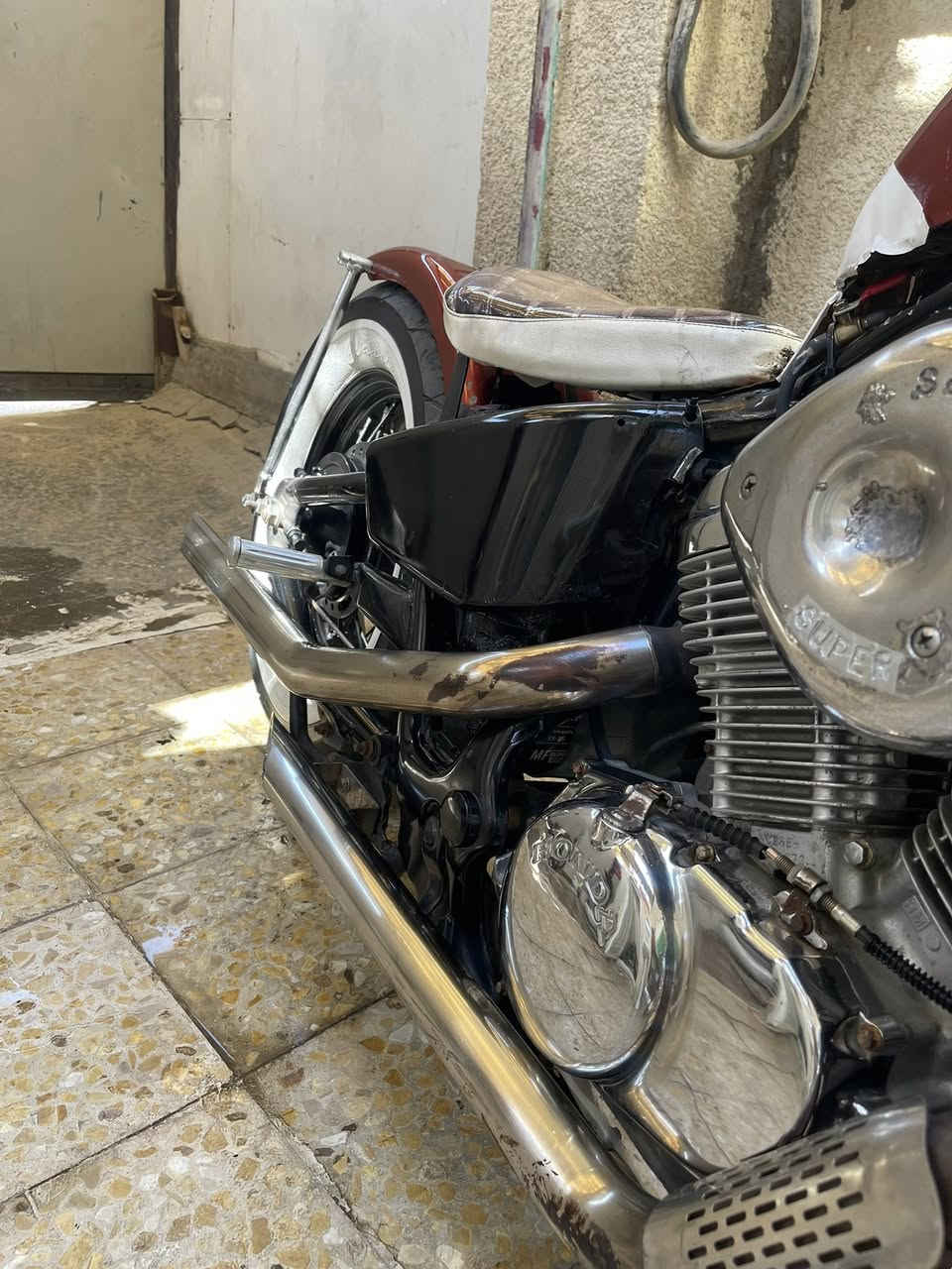 السلام عليكم
ـ Honda Steed 400 Bobber
المحرك بلادي ما مفتوح 
صالنصات رياضي نيكل
ويل امامي فولگان 15 
ويل خلفي فولگان 16 
تاير عريض خط ابيض
شوته رياضي
قبضات - دواسات - الدواسات الخلفيه سيت واحد اصلي
كلچات تبديل جديد
بلكات تخم كامل جدد
الكابريتر عليه ادامه جديدة
كهربائيات صافية 
التانكي طلاء ايبوكسي من الداخل بدون زنجار او وصخ 
قمچيات كله جديد 
الدراجه جديدة وجاهزة ما بيها اي نقص 
معدل الدراجه
ـ 130/140km.h

السعر 1500 / بغداد - الامين الثانيه
*********** - ***********
