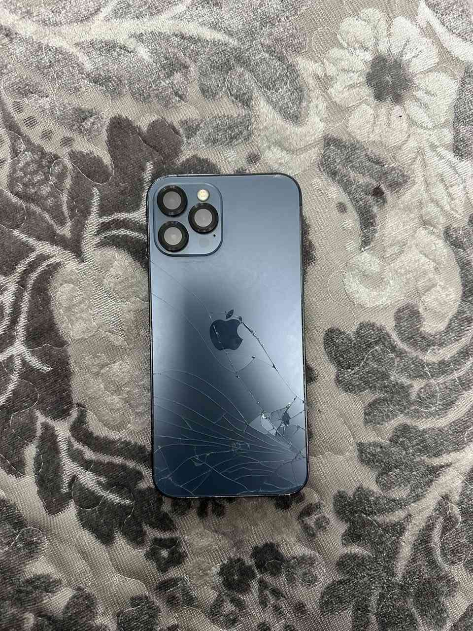 السلام عليكم 12 برو ماكس
256 ذاكره 
مبدل شاشه شاشته ممتازه فيس ايدي واكف 
ومبدل بطاريه مال تفصيخ 
مكاني بغداد ***********
السعر ٢٩٠ وبي مجال قليل حك الجيه
