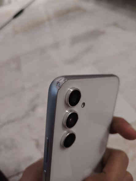 للبيع: Samsung Galaxy A54 5G مستعمل — بيع مستعجل
السعر: 185 الف وبي مجال بسيط

🔹 الموديل: Samsung Galaxy A54 5G
🔹 الحالة: مستعمل
🔹 العيوب: مضروب من فوق (واضح في الصورة)، باقي الجهاز شغال تمام بدون مشاكل
🔹 الملحقات: كارتونة وكل شي جاهز
🔹 السعة: 256 GB
🔹 اللون: أبيض

📍 للاستلام: مكاني بالنجف
📞 للتواصل بسرعة: ***********
