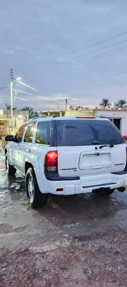 السلام عليكم بلايزر 2005 سياره كلش جديده مال مزاد وزارة الداخلية تخم تاير تبريد داخل كلش جديد السياره مال جناي باقي التفاصيل اتصال ع الرقم ***********
