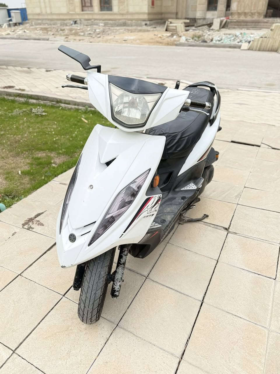 يالله اللهم صلي على محمد وال محمد
دراجة gtr شرط انضف من الرمبة خير من الله برغي ممفتوح بيه تاخذهه تترحملي عليه بس العصر اطلع بيه  
بانزين محسن 
دهن xado
شاشة 3 اللوان دوسات اصلية واني مرتبه شادله لافته اصلية على البريك وقوس احمر وية السكن لايت زنون اصلي 
سعر مليون و200 وبيه مجال للشراي 
مكاني الكاظمية ***********
