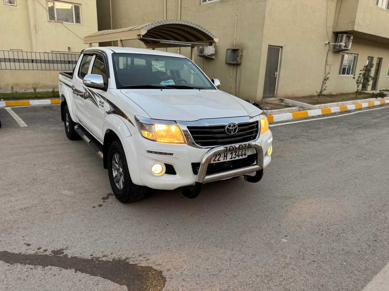 تيوتا هايلوكس فور ويل 2014 كويتي رقم شمالي بسمي شخصين
سنويه 2029 
ماشية 137 
كير وتماتيك
مكفوله من الضربه والصبغ والتبديل 
بيها فقط صبغ شبر يم لبكلايت 
تخم تاير جديد 
حداديه خير من الله 
مكينه كير خير من الله شرط لاتبخير ولا تنقيص 
مكينه مفتوحه شرط خير من الله 
تبريد ثلج ❄️ 

السونار مرفوق بالمنشور 

مكانها بغداد 
السعر 215
*********** النعمانية, واسط
