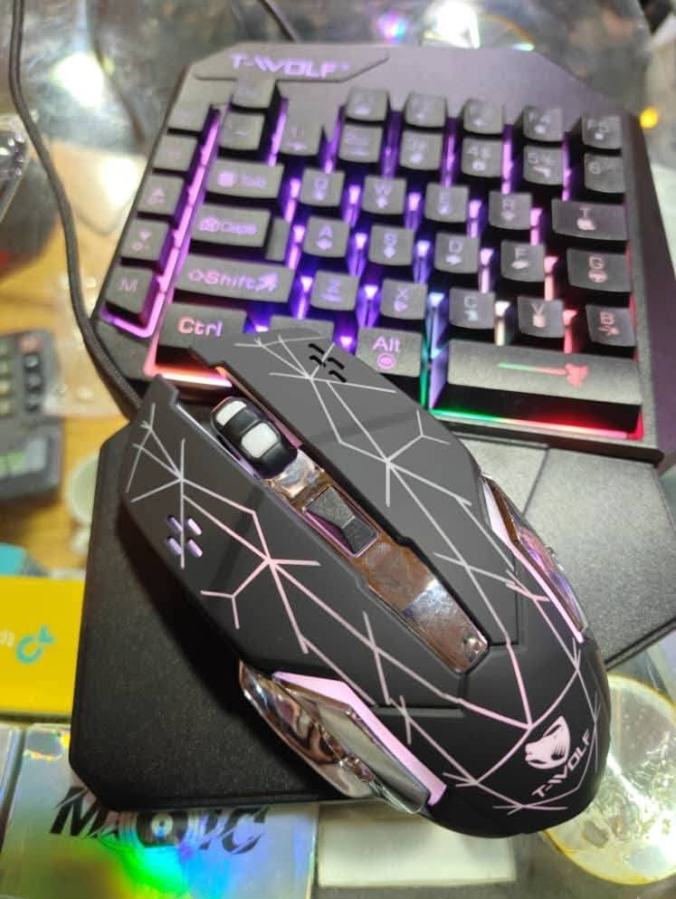 هذه مجموعة ألعاب T-WOLF TF950 الشاملة التي تتضمن كل ما تحتاجه لتجربة ألعاب احترافية، وهي مصممة خصيصًا للأداء والراحة لعشاق الألعاب.   سعر خاص


**إذا كنت صاحب هذا الإعلان وتريد حذفه لأي سبب، رجاءا أرسل رسالة إلى الدعم الفني**