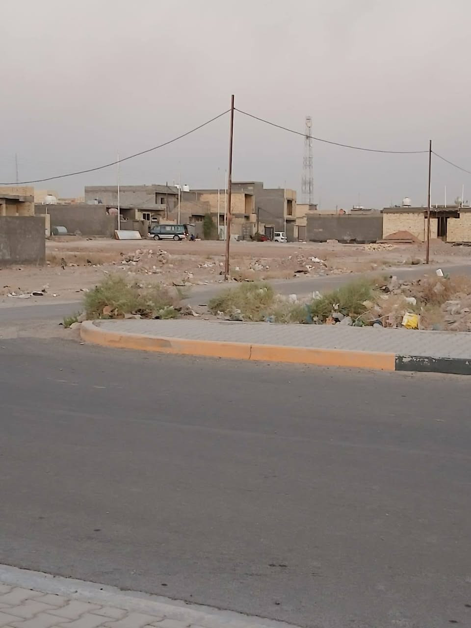 يتوفر قطع ٣٠٠متر واجهة ١٢ ونزال ٢٥  ملك صرف سكني وكذلك ١٥٠متر واجهة ٦م ونزال ٢٥م على شارع ١٢ متر و قرب شارع بعرض٣٠ متر ومختلف العروضات 
الموقع بغداد  أبو غريب الحصوة حي الموظفين/للإستفسار اتصال أو واتساب فقط / ***********
