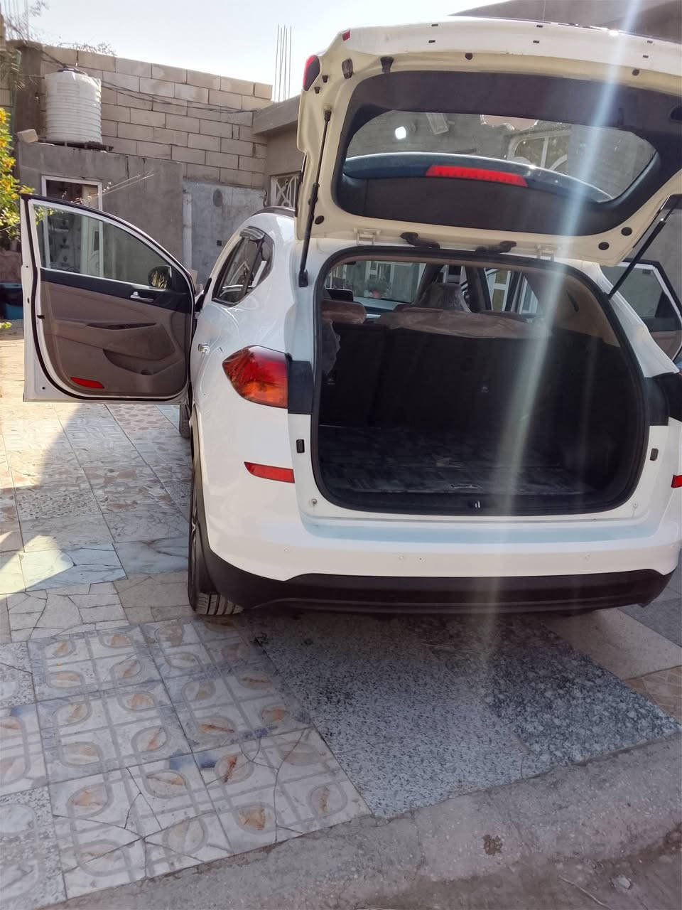 ا
السلام عليكم 
توكسان 2020 بغداد رقم جديد 
السياره باسمي مكاني نجف السياره بارد قليل بدون صبغ سعر  207 رقم الهاتف ***********
