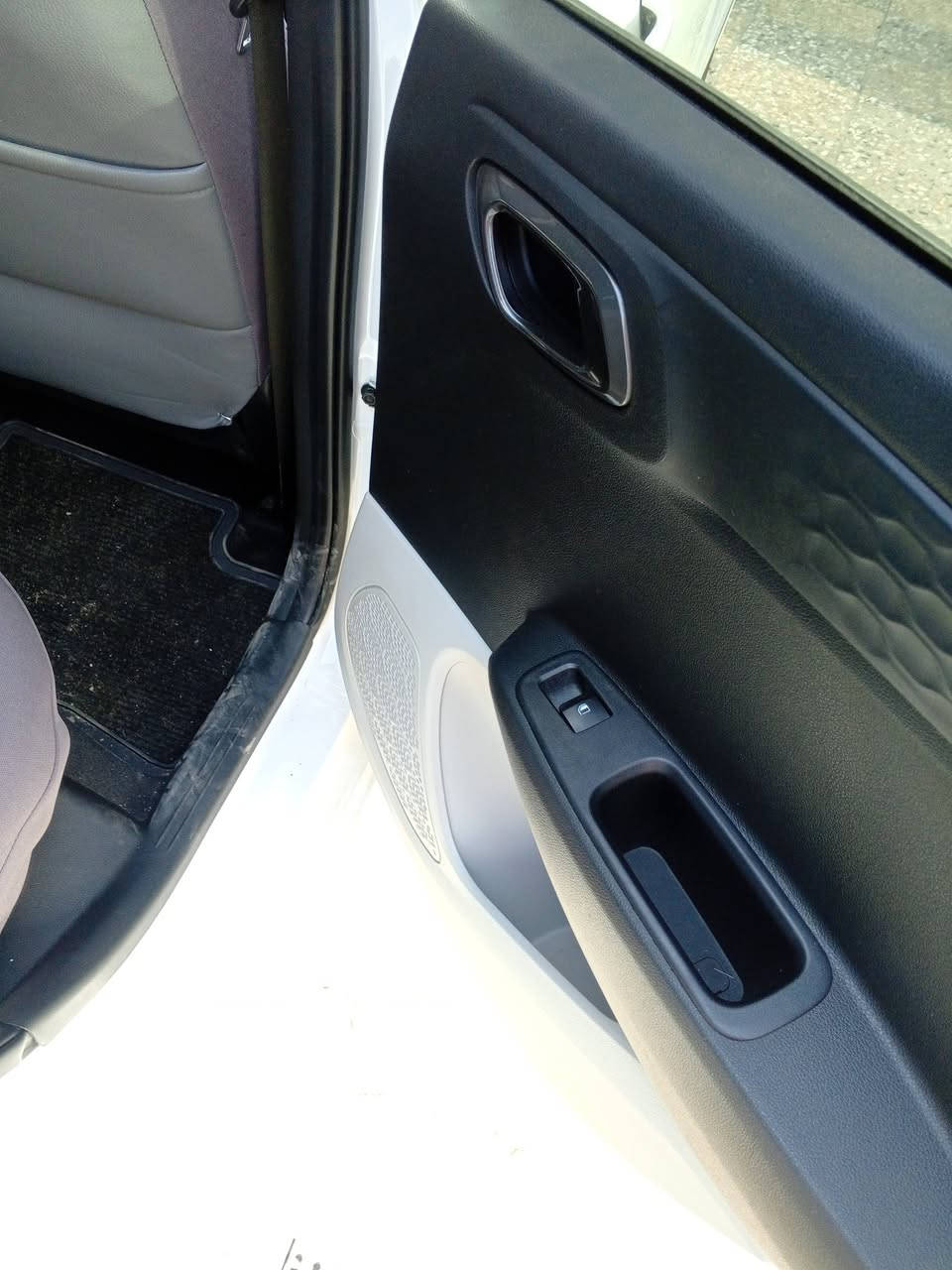 من رخصة الادمن وعلى راسي هونداي i10 لون ابيض محرك 1200cc موديل 2024 زيرو ماشيه 7400km رادار سرعة وكاميرا وحساسات وتحكمات ستيرن هاج باك تبريدها ثلاجة المقاعد جلد اسود طبيعي لكن احنا دوشمناها للمحافظة عليها كعدتها وبطنها تخبل واسعه وصندوكها واسع 
السعر نهايتها وقفلها من الاخير 125 ورقة على هاي الحطة صافي...
السيارة بأسمنه والرقم ومصاريفه واي مصاريف اخرى تطلع على الشراي
التواصل على الخاص واذا تعامل جوه هذا السعر ماكو لتعب نفسك وتراسل مباشرة حظر تحياتي لليعرفون قيمة هذه السيارة مكان السيارة بغداد


**إذا كنت صاحب هذا الإعلان وتريد حذفه لأي سبب، رجاءا أرسل رسالة إلى الدعم الفني**