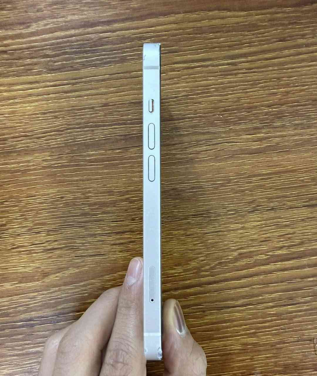 السلام عليكم ايفون 13 عادي ذاكره 128 بطاريه 82 مبدل فقط شاشه فيس ايدي واكف الباقي كله شغال مابي اي عطل وبي هذا الفطر الزغير بل ضهر الجهاز قفله 260 قفل قفل لان بسو ايفون 11 مكاني بغداد الشعب هذا الرقم بس واتساب 💚***********
