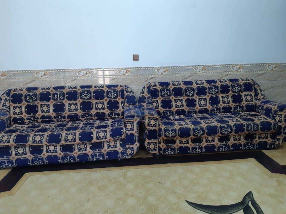 تخم ونص ٥ كراسي  و٣ قنفات للبيع السعر ١٥٠ العنوان رمادي الجزيرة للإستفسار الاتصال على هاذه الرقم ***********
