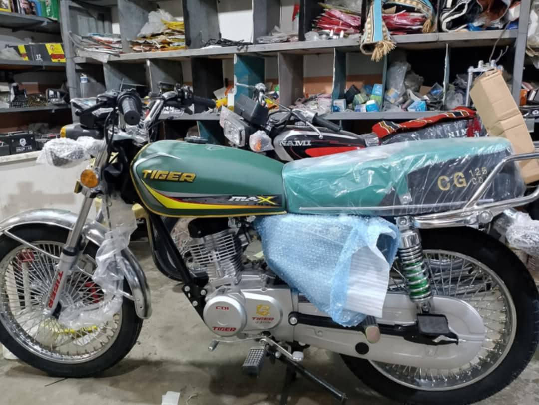 درجات ناريه لبيع بنسب الاسعار
١. نامي بروه خمسه كير موديل 25 سعر ٨٧٠

٢. نامي تور برو اربعه كير موديل 25 سعر ٨٥٠

٣. نامي بروه هونزده موديل 26 غطاس ٨٨٠

٤. نامي بروه هونزده موديل 26 مو غطاس ٨٨٠

٥. تايكر موديل 25 سعر ٨٣٠

٦. نامي بروه هونزده خمسه كير ٨٨٠

ملاحظه اشتري ماطورات مستعمله حسب النظافه 

العنوان ديالى ناحية جباره. ***********
