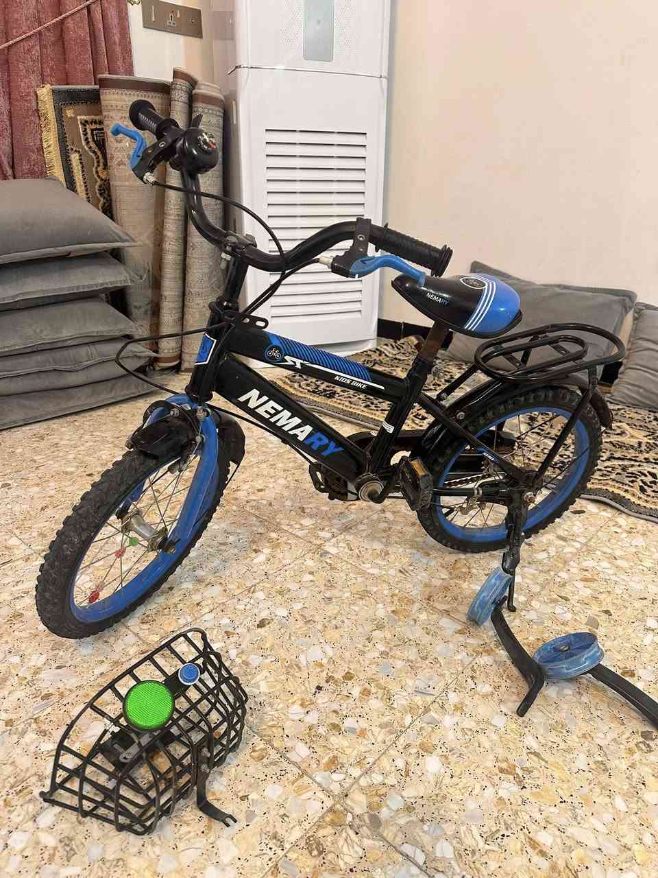 بايسكل للبيع اي نقص مابيه وكل ملحقاته وياه وبعده جديد سبب البيع ابني صار جبير واريد اخذله بايسكل حجم اكبر 
السعر 40
العنوان بداية شط الله


**إذا كنت صاحب هذا الإعلان وتريد حذفه لأي سبب، رجاءا أرسل رسالة إلى الدعم الفني**