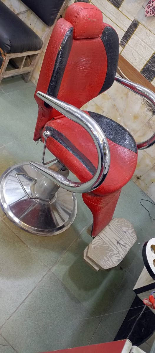 كراسي نضيفات جدا السعر 225بيهن مجال بسيط كربلاء ***********
