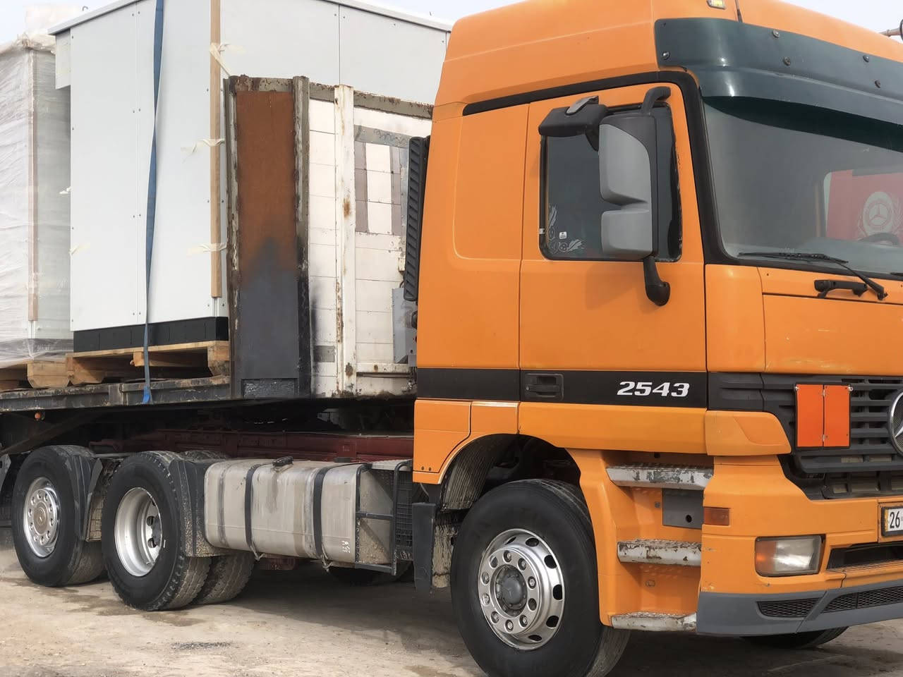 سلام عليكم اكتروز موديل 99 حجم 43 كير كهرباي رقم جديد تحويل مربوط 4محاور جناب متحركه مكفول كير ومحرك وشاصي وقماره تخم تاير جديد سعر 250$وبي مجال ***********
