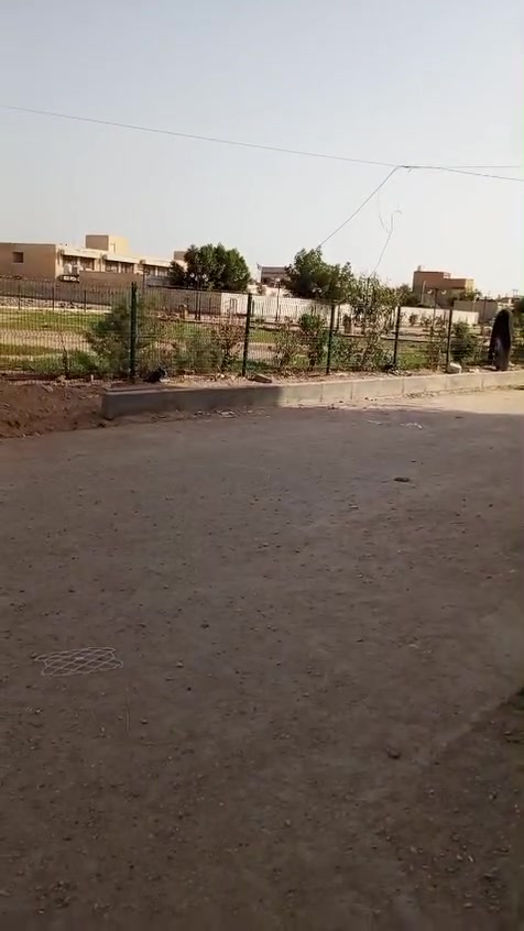 اسلام عليكم 
بيت 100م امامي للبيع
السكان الصناعي ثاني بيت عن الركن النزله الثالثه قرب مدرست الحمزه 
يتكون من غرفه عدد 2 وحده فوك وحده جوه 
استقبال +مطبخ+صاله+صحيات خارجيه +صحيات داخليه + منطقه مخدومه  وبسعر 105 وبي مجال رقم ***********
